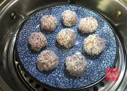 Illustration of how to make pearl meatballs 9