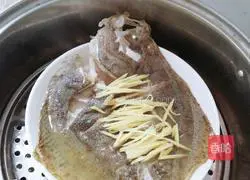 Illustration of how to make green steamed turbot 3