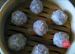 Illustration of how to make fragrant rice and pearl meatballs 8
