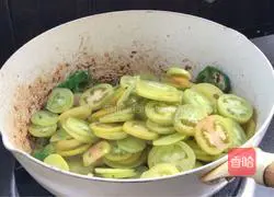 Illustration of how to make fried meat with green tomatoes 11