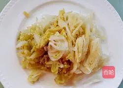 Illustration of how to make sauerkraut with white meat 1