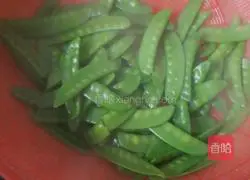 Illustration of how to make fried meat slices with snow peas 4