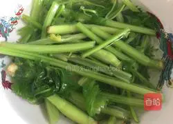 Illustration of how to make celery powder 2