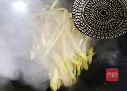 Illustration of how to stir-fry brussel sprouts and mustard with minced garlic 14