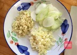 Illustration of how to make stir-fried shredded pork with Hu Qin 7