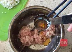 Illustration of how to make glutinous rice meatballs 7