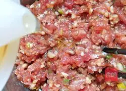 Illustration of how to make rolls 4