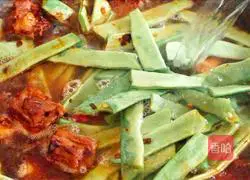 Illustration of how to cook ribs and beans stewed 6