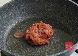 Illustration of how to stir-fry shredded pork with garlic moss 8