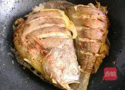 Illustration of braised large yellow croaker 2