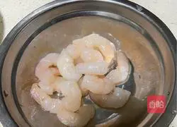 Dish Illustration of how to make fried eggs with pepper and shrimp 2