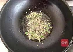 Illustration of how to make fried bacon with hot pepper 4