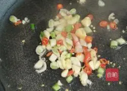 Illustration of how to make fried peas and steak 3