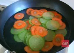 Xinwen Gourmet Flowers Blossom Wealthy Steamed Green Carrot Recipe Illustration 11