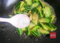 Illustration of how to make stir-fried loofah with sixty-year-old croquettes 12