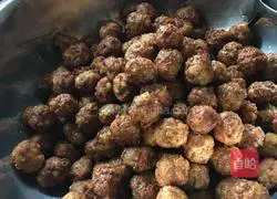 Illustration of how to make thin meat dumplings 7