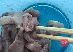 Illustration of how to stir-fry pork with king oyster mushroom 3