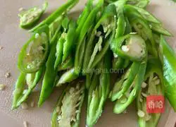 Illustration of how to make fried fish cubes with green pepper 2