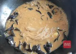 Illustration of home-style braised fish head 6