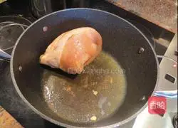 Illustration of how to make melt-in-your-mouth braised pork knuckle 1