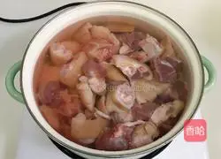 Illustration of braised pig trotters with red lees 1