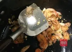 Illustration of how to make salt and pepper prawns 7