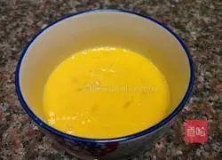 Illustration of how to make chrysanthemum scrambled eggs 4