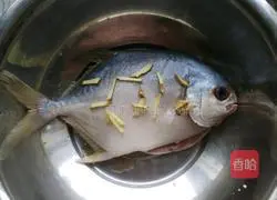 Illustration of how to cook silver pomfret with sauce 8