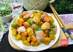 Illustration of how to make curry potato and chicken cubes 10