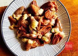 Illustration of how to stir-fry chicken hearts with green garlic sprouts 4