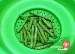 Illustration of how to make potatoes and braised beans 2