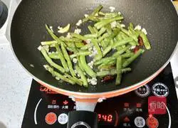 Illustration of how to make stir-fried beans 6
