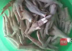 Illustration of home-style braised chicken feet 1