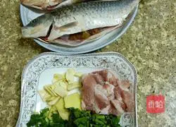 Illustration of braised crucian carp in sauce 1