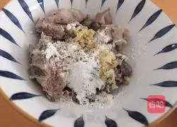 Illustration of how to make steamed pork ribs with enoki mushrooms 2