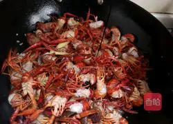 Illustration of how to make spicy crayfish 7