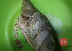 Illustration of how to make braised mandarin fish 1