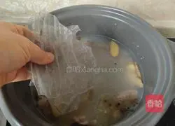 Illustration of how to make braised chicken with pink skin 8