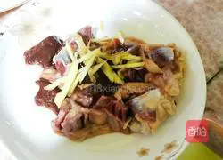 Illustration of how to stir-fry kidney balls with vegetables 1