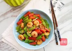 Illustration of how to make fried lettuce and shrimps 15