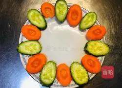 Illustration of how to make mushroom and fish ball box 2