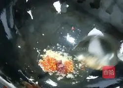 Illustration of how to make chicken with broken rice 7