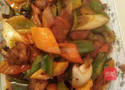 Illustration of how to stir-fry twice-cooked pork at home 8