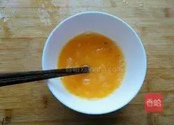 Illustration of how to make bitter melon omelette 4