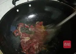 Illustration of how to make fried potatoes and beef 6