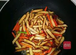 Illustration of how to stir-fry dried tofu with garlic moss 7