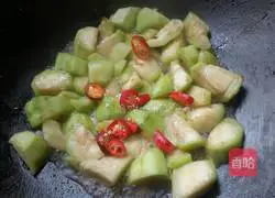 Illustration of how to make stir-fried pork slices with loofah 7