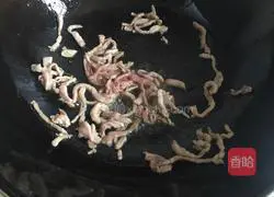 Illustration of how to make fried shredded pork with celery 5