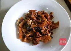 Illustration of how to make dry pot chicken gizzards 3