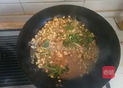 Illustration of how to make stir-fried bean sprouts with meat 7